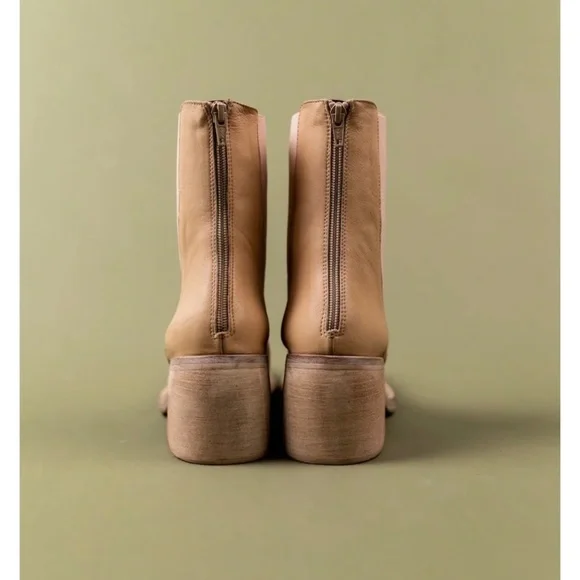 Free People Essential Chelsea Boots in antique white - Picture 3 of 6